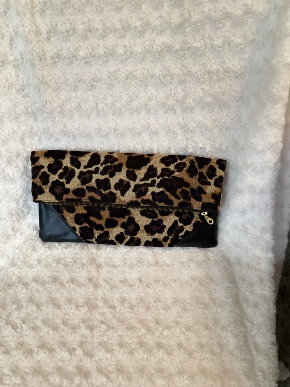 Leopard clutch